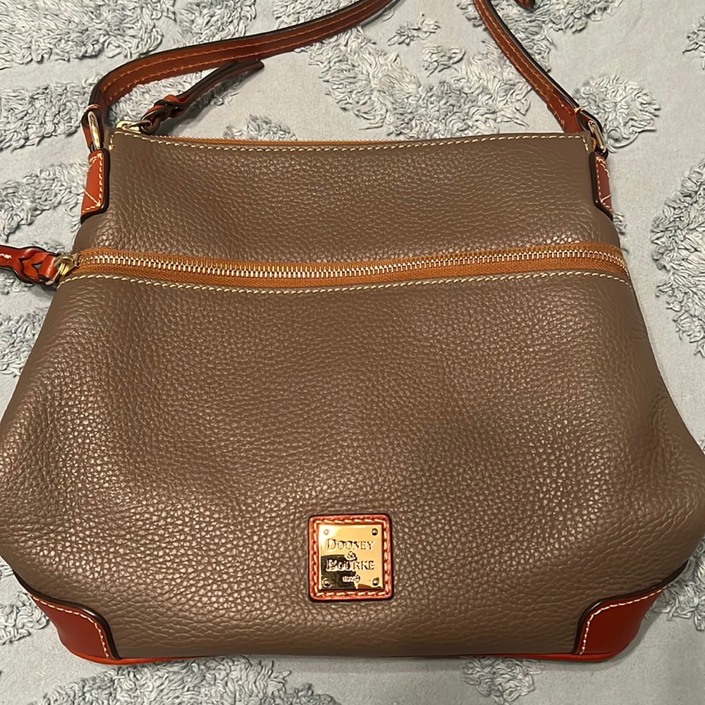 Almost like new Dooney & Bourke Crossbody Handbag